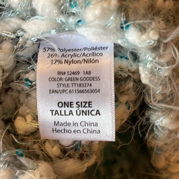 NWOT Pom beanie hat - Picture 4 of 4